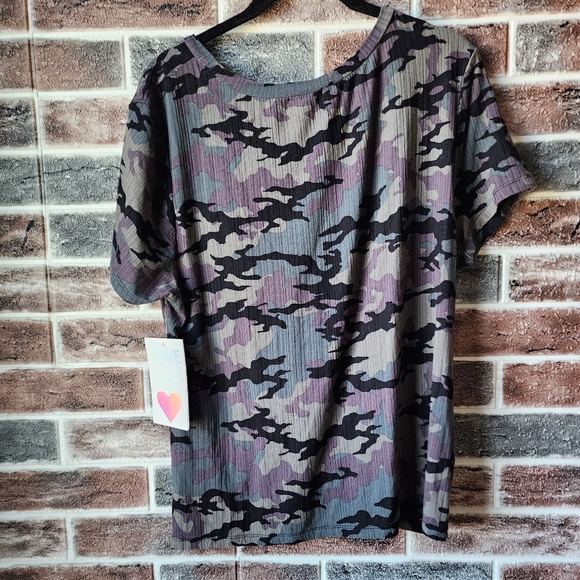 NEW Shortsleeve camo twist tee - Picture 7 of 11